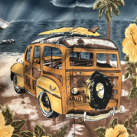 Maui Maui Hawaiian Islands Button Down Short Sleeve Hawaiian Shirt - Picture 9 of 13
